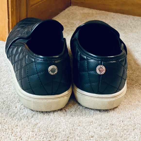 Steve Madden ECENTRCQ black quilted leather slip-on shoes size 7.5W - Picture 4 of 5